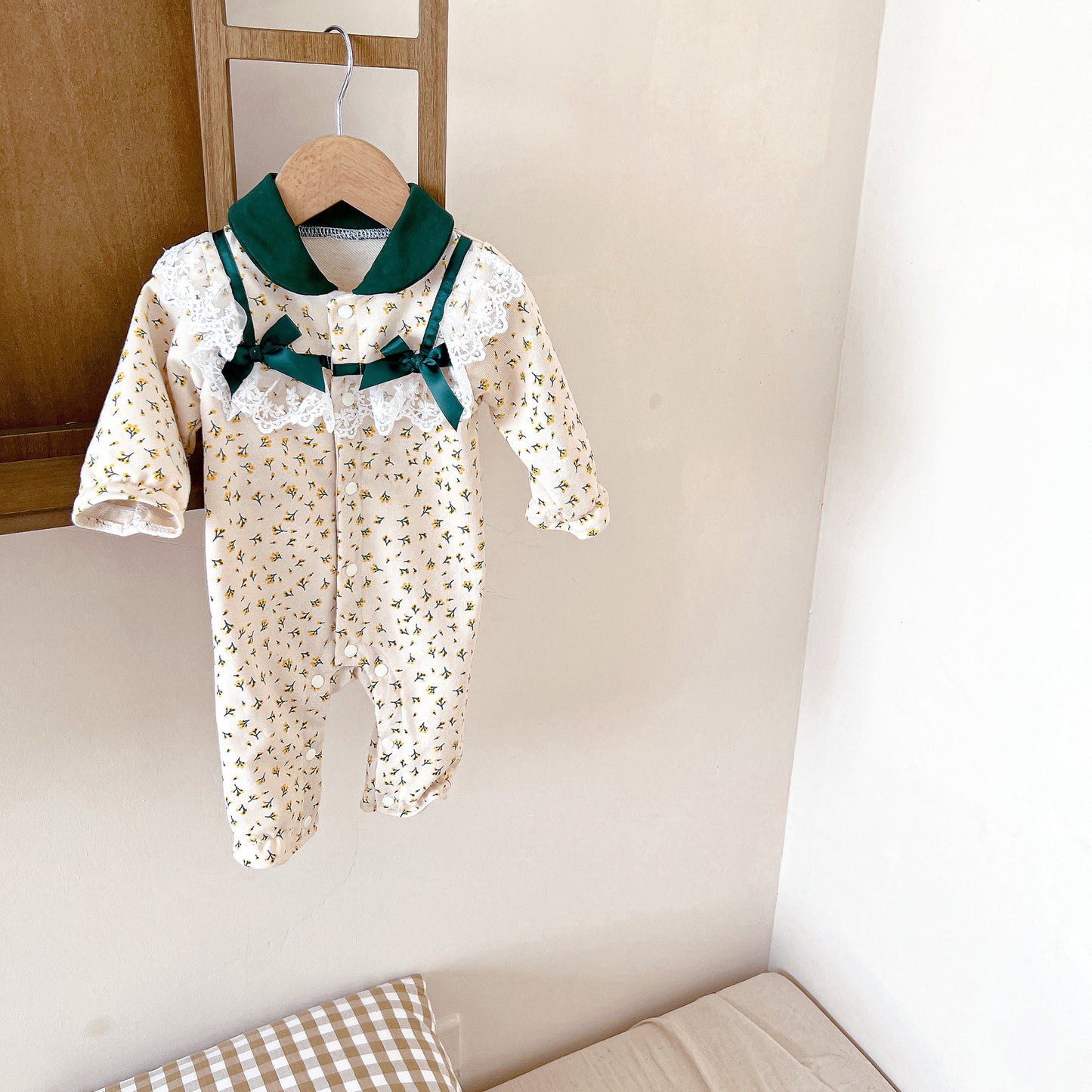 Baby jumpsuit spring and autumn romper girl baby lace outing suit newborn cotton thin section